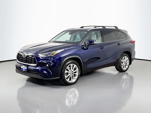 Used 2020 Toyota Highlander Limited AWD/4WD image 3