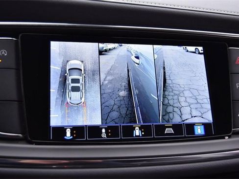 Used 2024 Buick Enclave Premium image 16