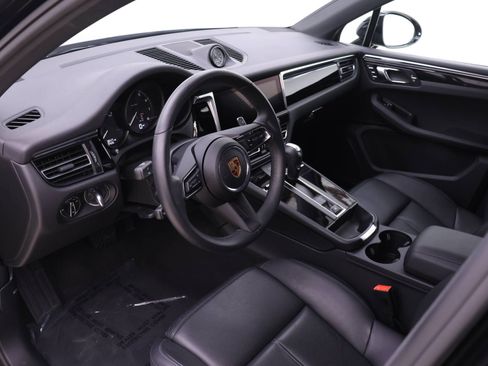 Used 2025 Porsche Macan AWD/4WD image 4