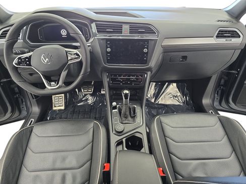 Certified 2024 Volkswagen Tiguan SEL R-Line image 9