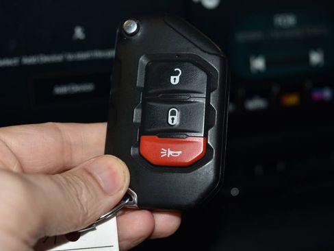 Used 2024 Jeep Wrangler Unlimited Rubicon image 17