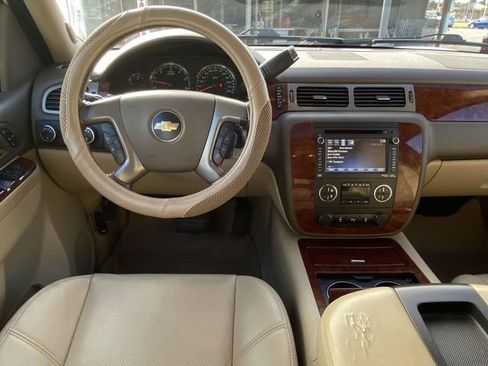 Used 2014 Chevrolet Suburban LTZ image 9