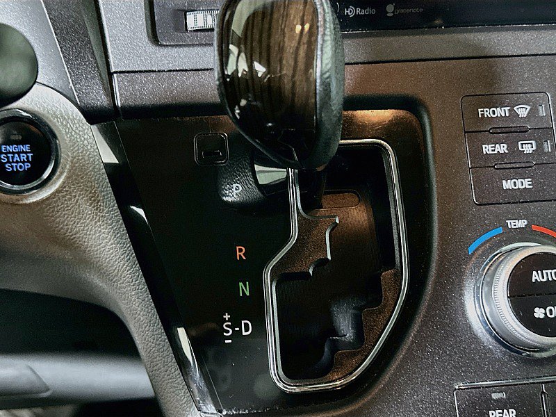 Used 2015 Toyota Sienna XLE w/ XLE Navigation Package FWD image 18