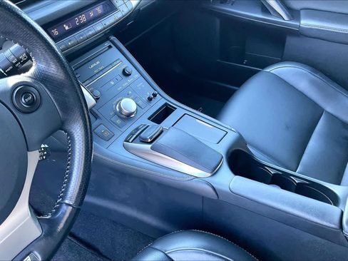 Used 2017 Lexus CT 200h image 19