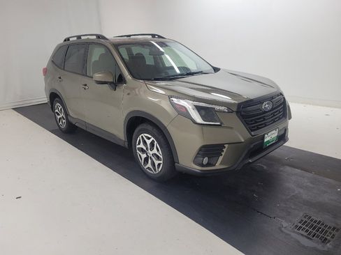 Used 2023 Subaru Forester Premium AWD/4WD image 13