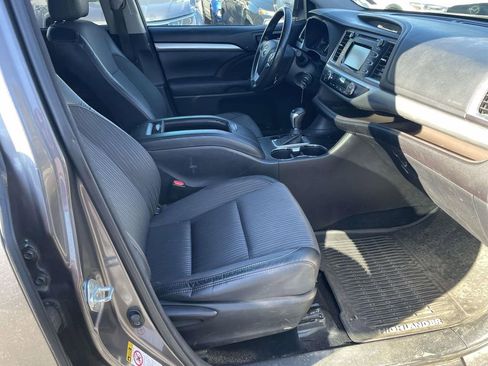Used 2015 Toyota Highlander LE image 47
