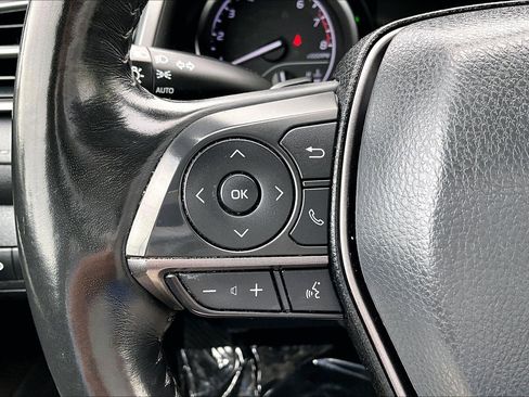 Used 2023 Toyota Camry SE w/ Cold Weather Package FWD image 17