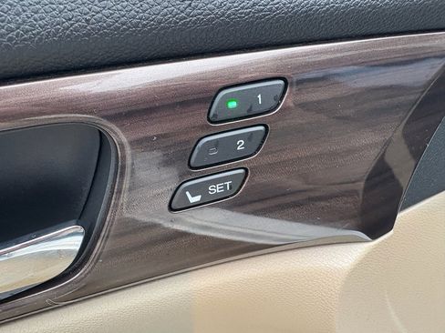 Used 2017 Honda Accord EX-L image 11