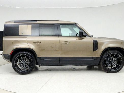 Used 2024 Land Rover Defender 110 X-Dynamic SE image 4