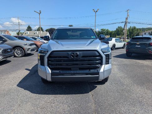 Used 2025 Toyota Tundra Limited AWD/4WD image 2