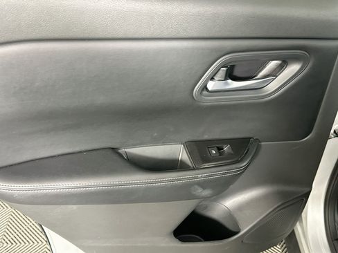 Used 2025 Nissan Rogue SV AWD/4WD image 25