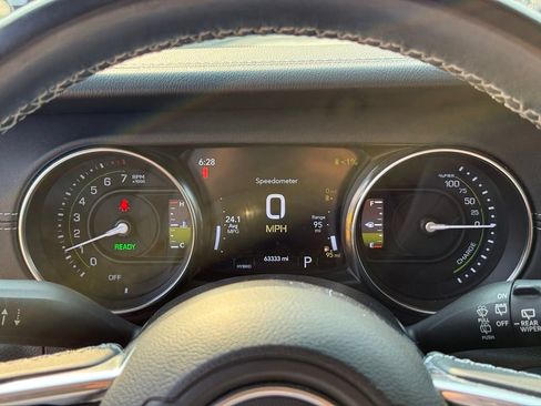 Used 2022 Jeep Wrangler Unlimited Sahara AWD/4WD image 17