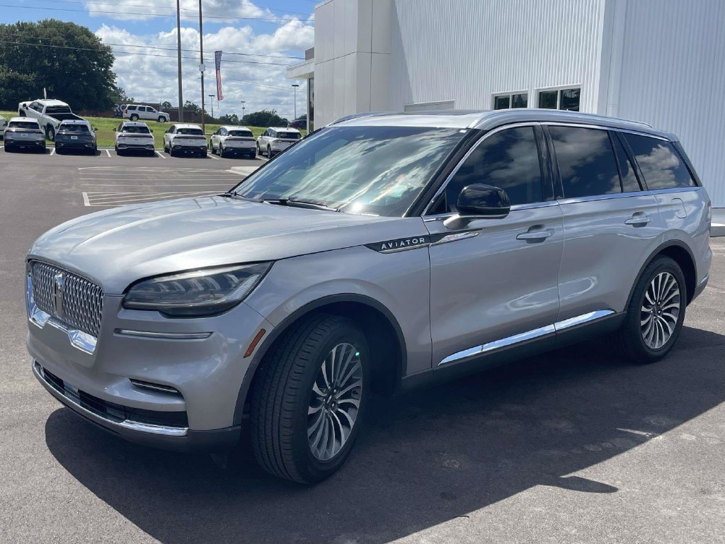 Used 2024 Lincoln Aviator 2WD w/ Premium Package image 7