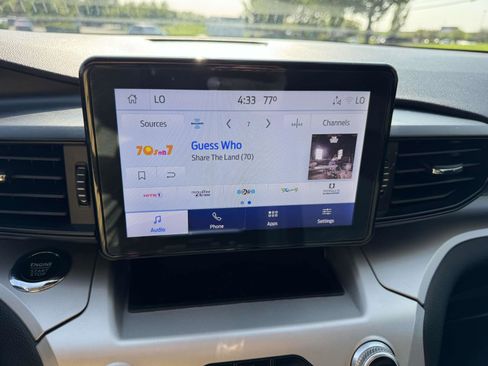 Certified 2022 Ford Explorer XLT w/ Class IV Trailer Tow Package image 21