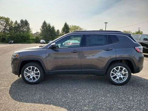 New 2023 Jeep Compass Latitude w/ Sun and Sound Group image 5