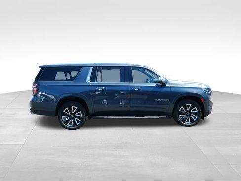 Used 2021 Chevrolet Suburban Premier w/ Premium Package AWD/4WD image 11
