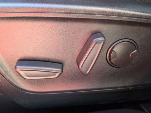 Used 2020 Ford Escape SE image 18