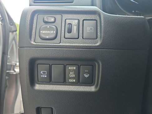 Used 2024 Toyota 4Runner Limited AWD/4WD image 25