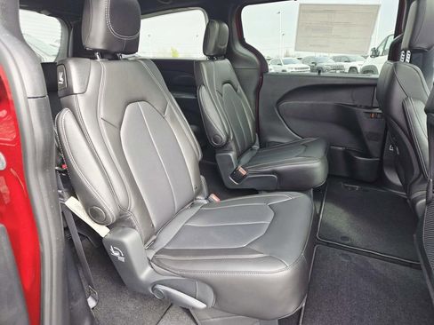 New 2026 Chrysler Pacifica Select image 17