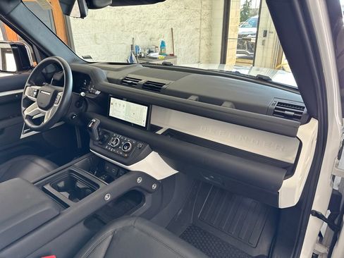 Used 2024 Land Rover Defender 110 SE AWD/4WD image 55