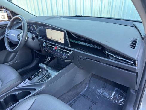 Used 2023 Kia Niro SX Touring image 14