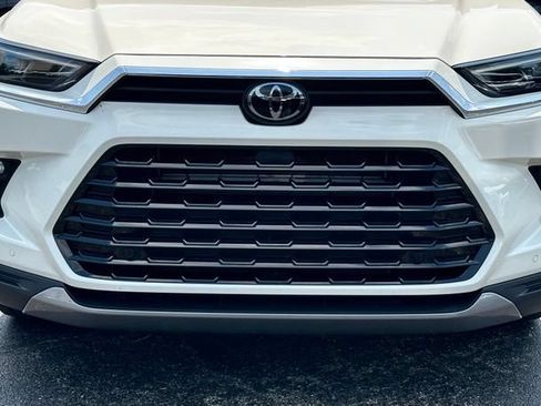 Used 2024 Toyota Grand Highlander AWD Hybrid image 4