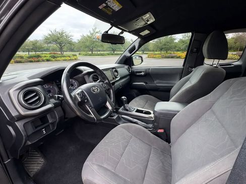 Used 2016 Toyota Tacoma TRD Sport w/ Towing Package image 13