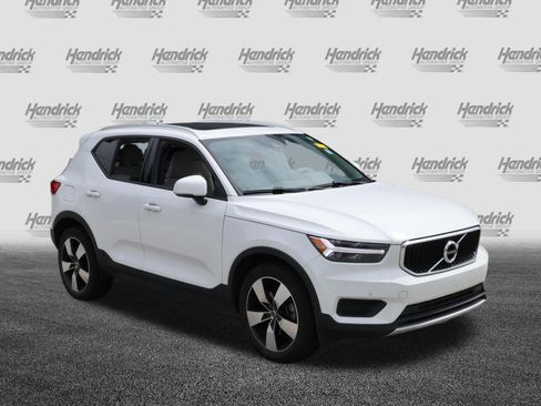 Used 2020 Volvo XC40 T5 Momentum w/ Protection Package Premier AWD/4WD image 2