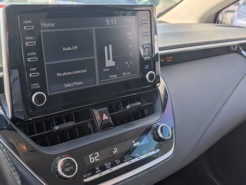 Used 2020 Toyota Corolla LE FWD image 17