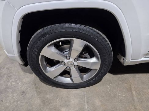 Used 2014 Jeep Grand Cherokee Overland AWD/4WD image 25