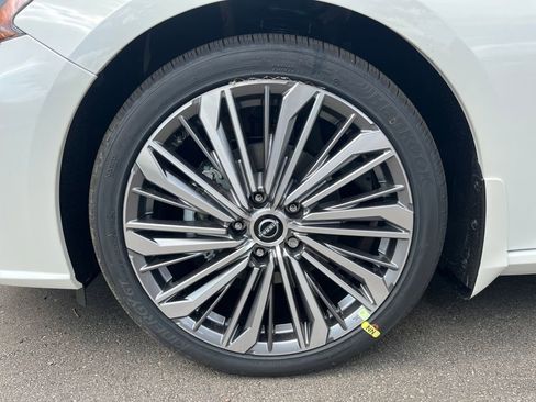 New 2025 Nissan Altima 2.5 SL image 9