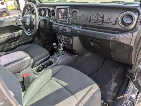 Used 2023 Jeep Gladiator Willys image 35