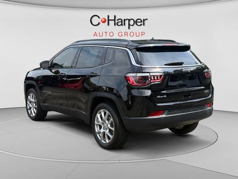 Used 2022 Jeep Compass Latitude w/ Sun and Sound Group AWD/4WD image 5