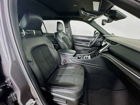 Used 2024 Jeep Grand Cherokee L Altitude image 32