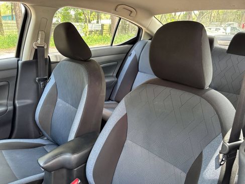 Used 2025 Nissan Versa SV FWD image 34