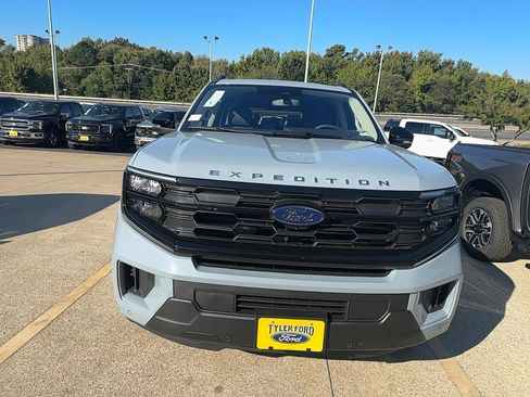 New 2025 Ford Expedition Max Active image 2