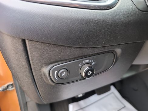 Used 2018 Chevrolet Equinox LT image 18