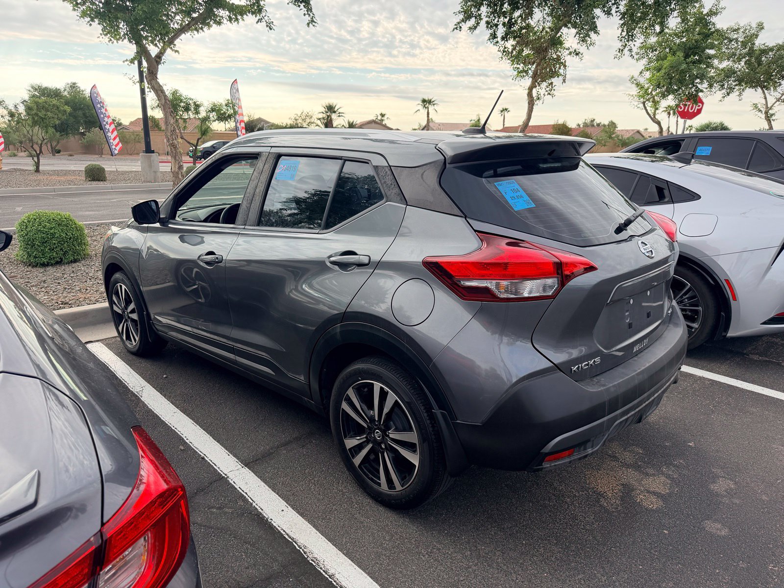 Used 2019 Nissan Kicks SR FWD image 2