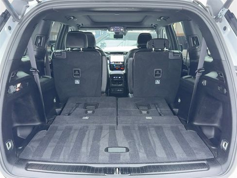 Used 2024 Jeep Grand Cherokee L Limited w/ Luxury Tech Group II image 12