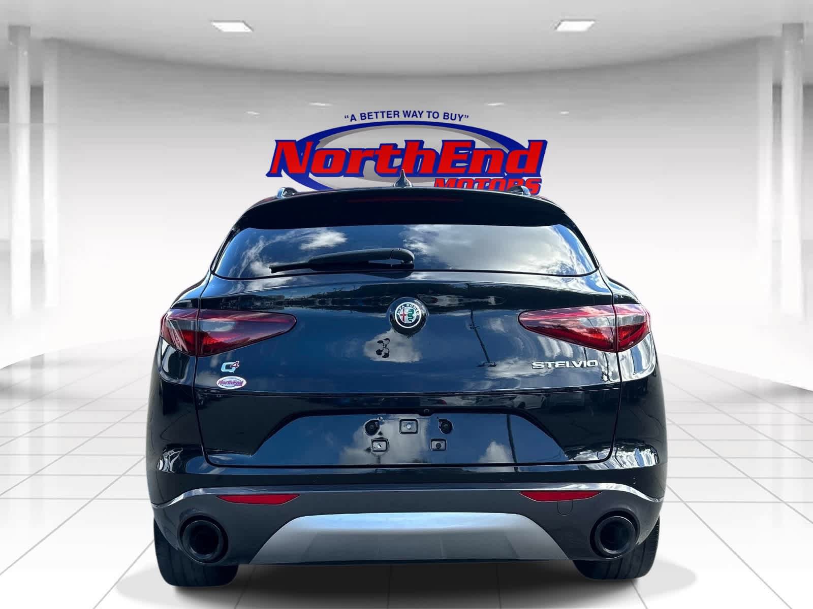 Used 2023 Alfa Romeo Stelvio Ti AWD/4WD image 4