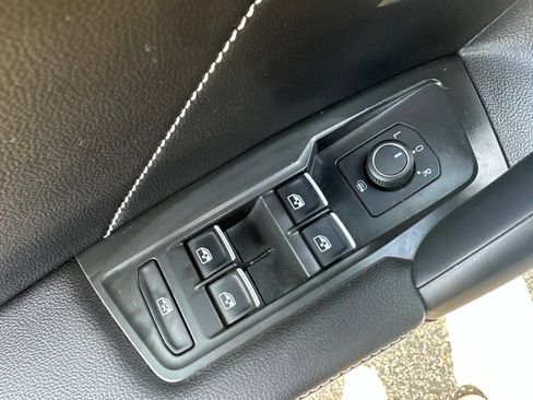Used 2024 Volkswagen Tiguan SE AWD/4WD image 15