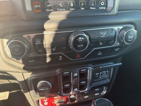 Used 2023 Jeep Gladiator Mojave w/ Cold Weather Group image 55