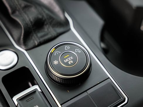 Used 2019 Volkswagen Atlas SE image 36