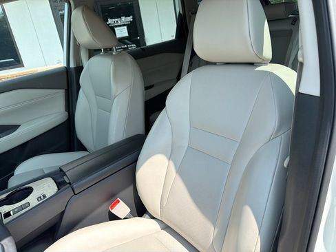 Used 2023 Nissan Rogue SV w/ SV Premium B Package FWD image 3