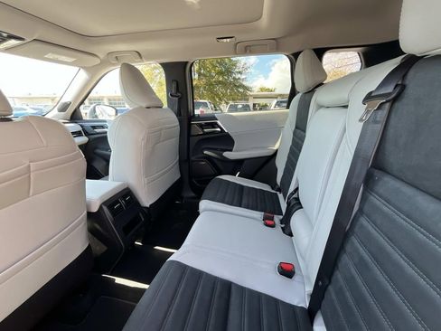 New 2026 Mitsubishi Outlander SE FWD image 11