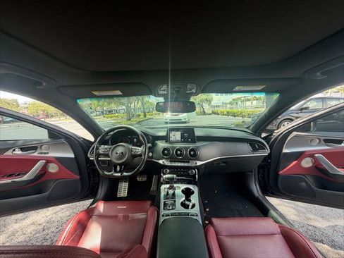 Used 2018 Kia Stinger GT1 RWD image 11