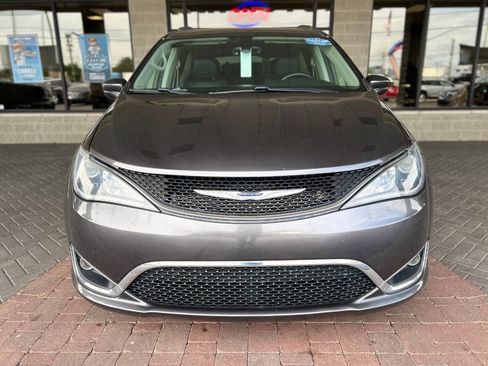 Used 2019 Chrysler Pacifica Touring-L FWD image 26