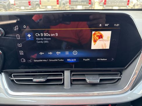 Used 2025 Chevrolet Trax LT image 12