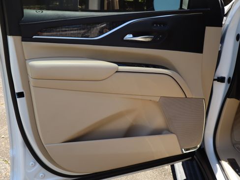 Used 2021 Cadillac Escalade Premium Luxury w/ Driver Assist Tech Package AWD/4WD image 18