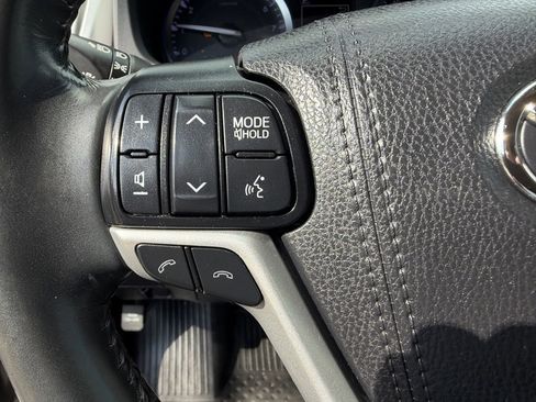 Used 2019 Toyota Highlander XLE image 26